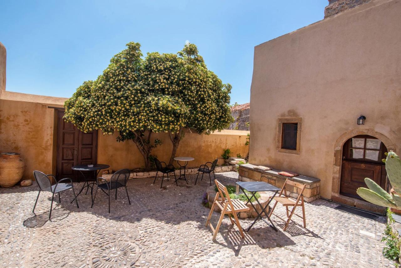 Goulas Traditional Guesthouse Monemvasía Buitenkant foto