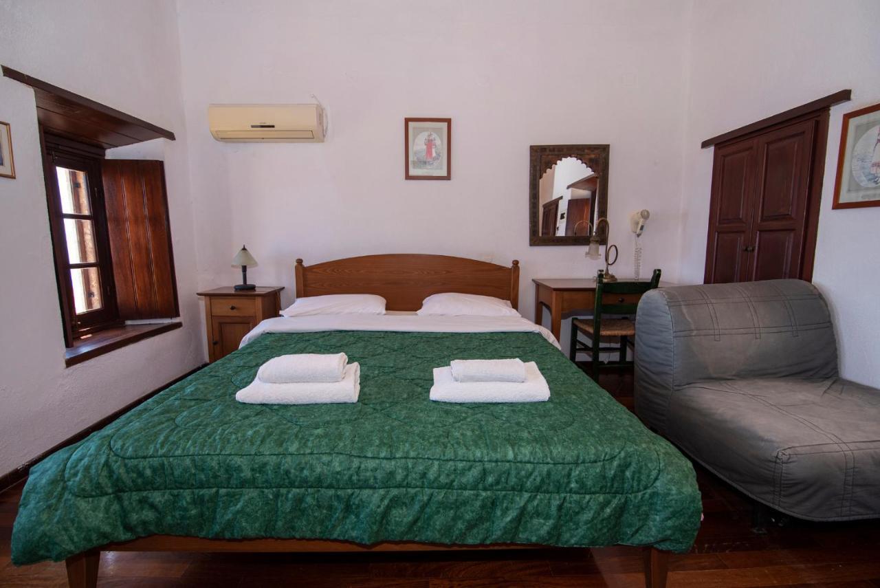 Goulas Traditional Guesthouse Monemvasía Buitenkant foto